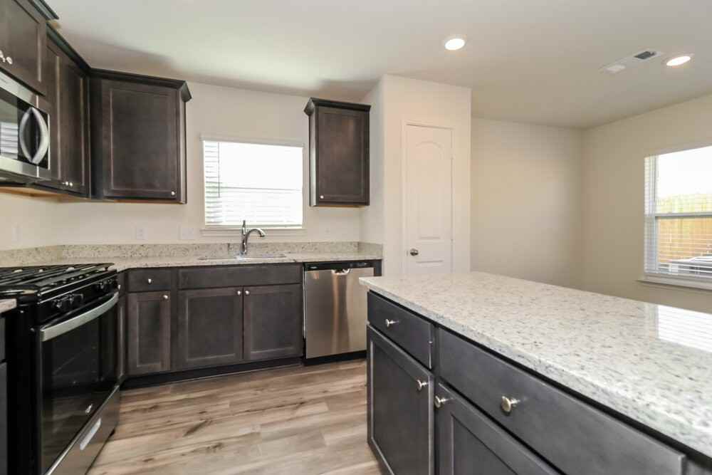 1313 Woodwinds Dr - Photo 7 of 15