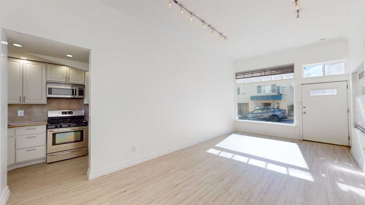 1048 Pacific Ave - Photo 5 of 13