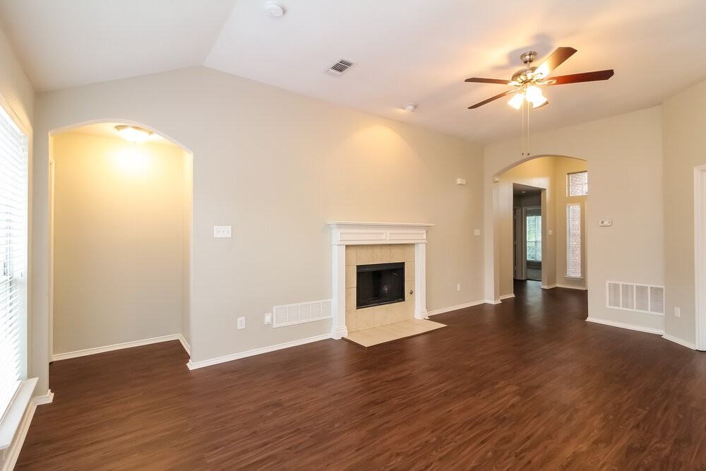 2809 Berry Hl - Photo 2 of 16
