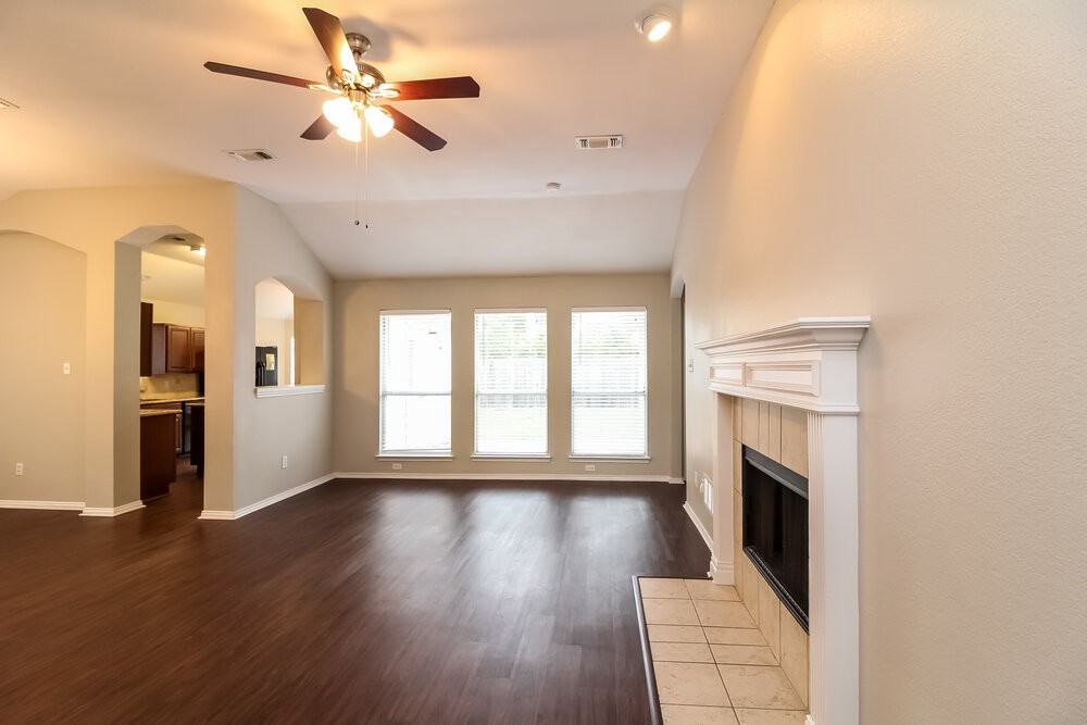 2809 Berry Hl - Photo 3 of 16
