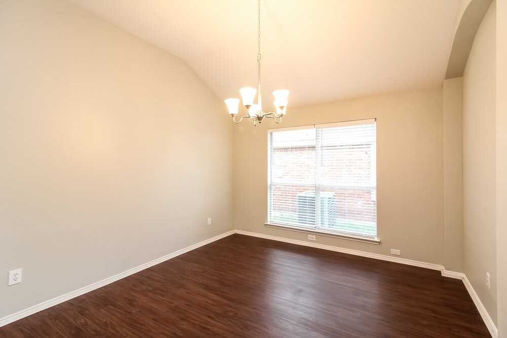 2809 Berry Hl - Photo 4 of 16