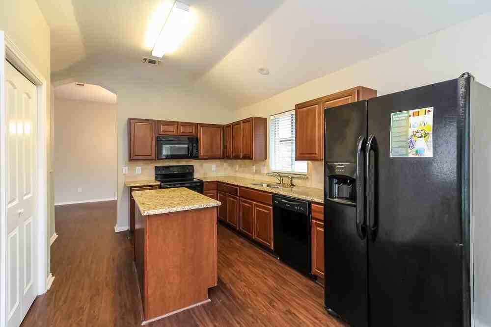 2809 Berry Hl - Photo 6 of 16
