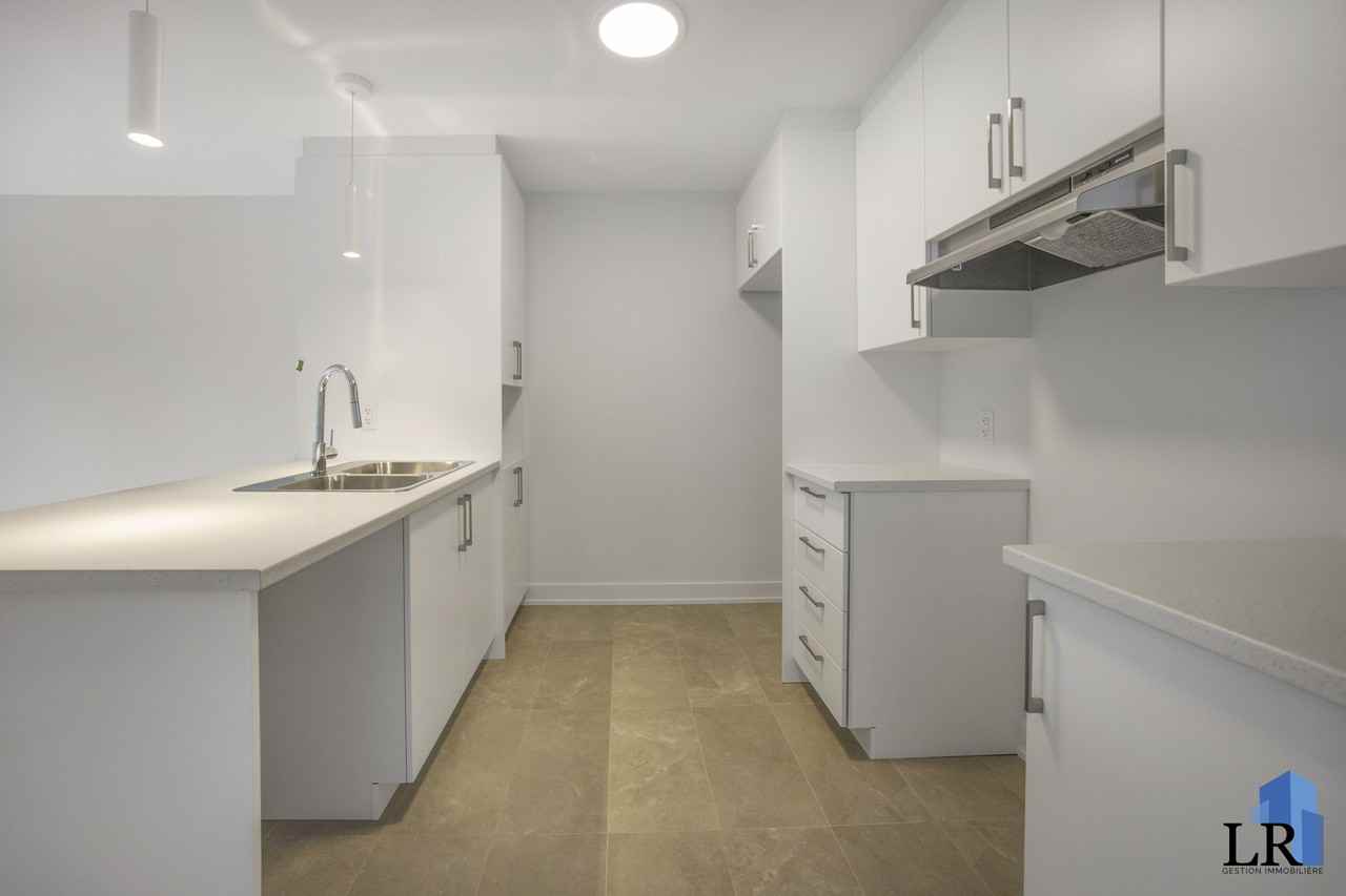 1219 Rue Notre-Dame — photo 2