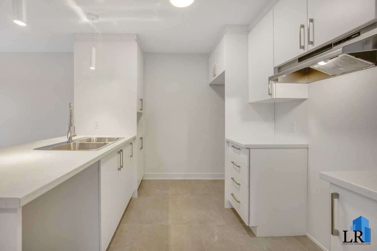 1219 Rue Notre-Dame — photo 2