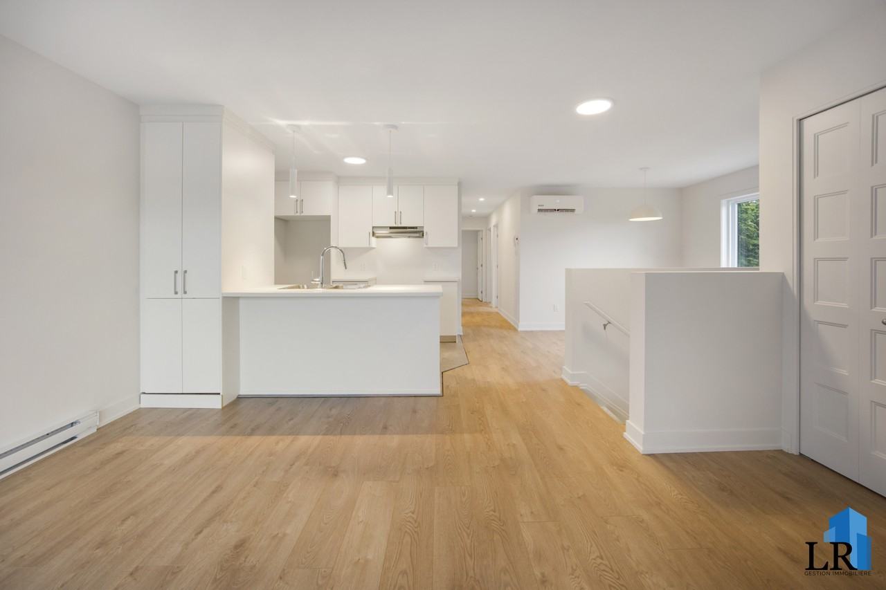 1219 Rue Notre-Dame - Photo 4 of 12