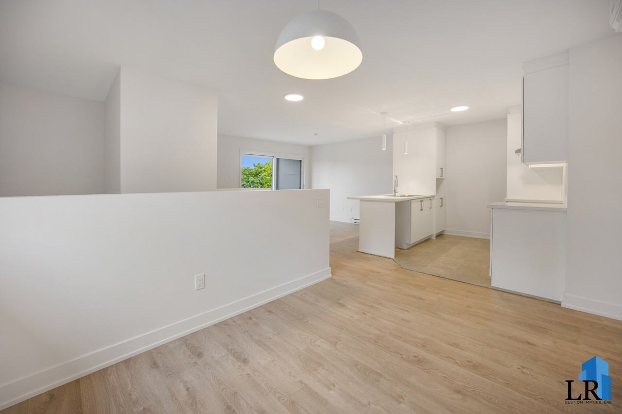 1219 Rue Notre-Dame - Photo 7 of 12