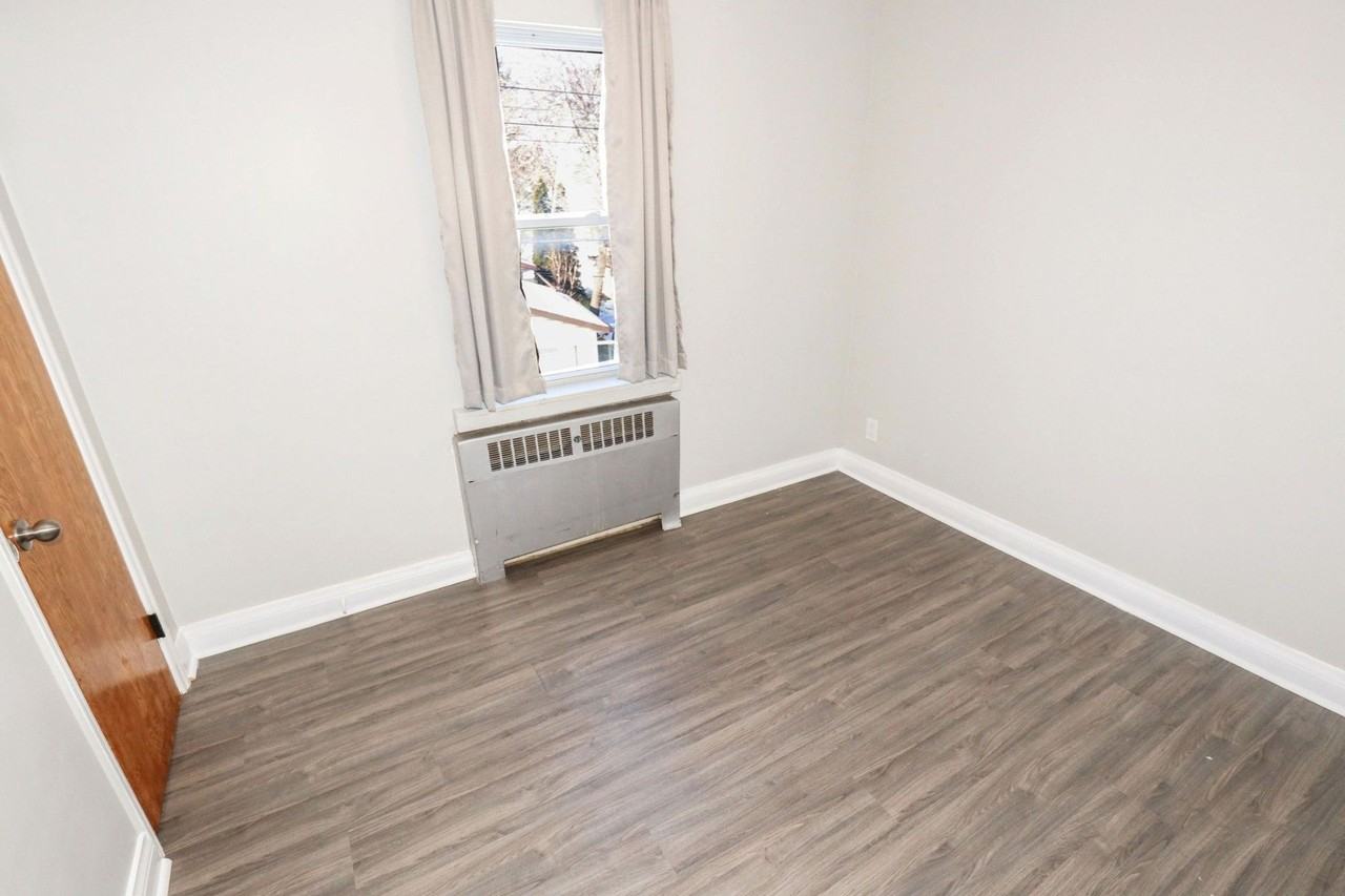 262 St Mary'S Rd - Photo 3 of 6