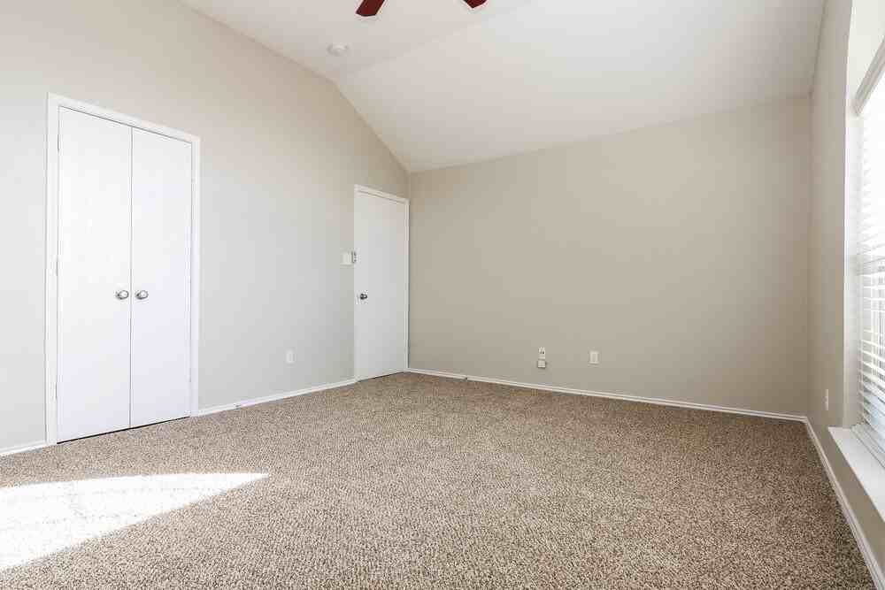 1012 Sw Hillside Dr - Photo 7 of 15