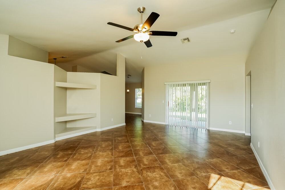218 Sw 11th Ave - Photo 3 of 16