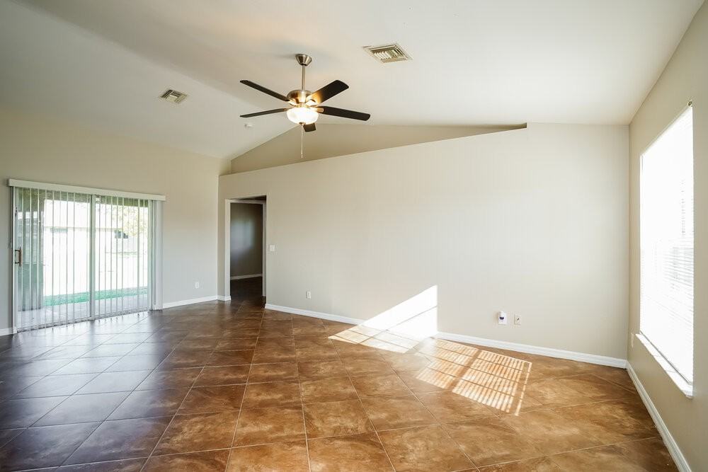 218 Sw 11th Ave - Photo 4 of 16