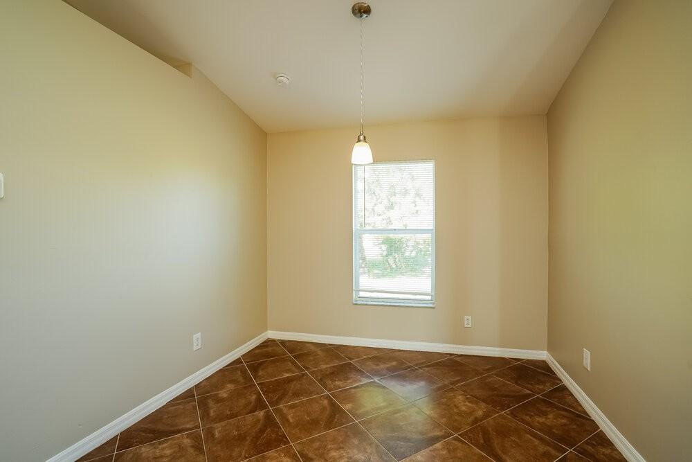 218 Sw 11th Ave - Photo 6 of 16