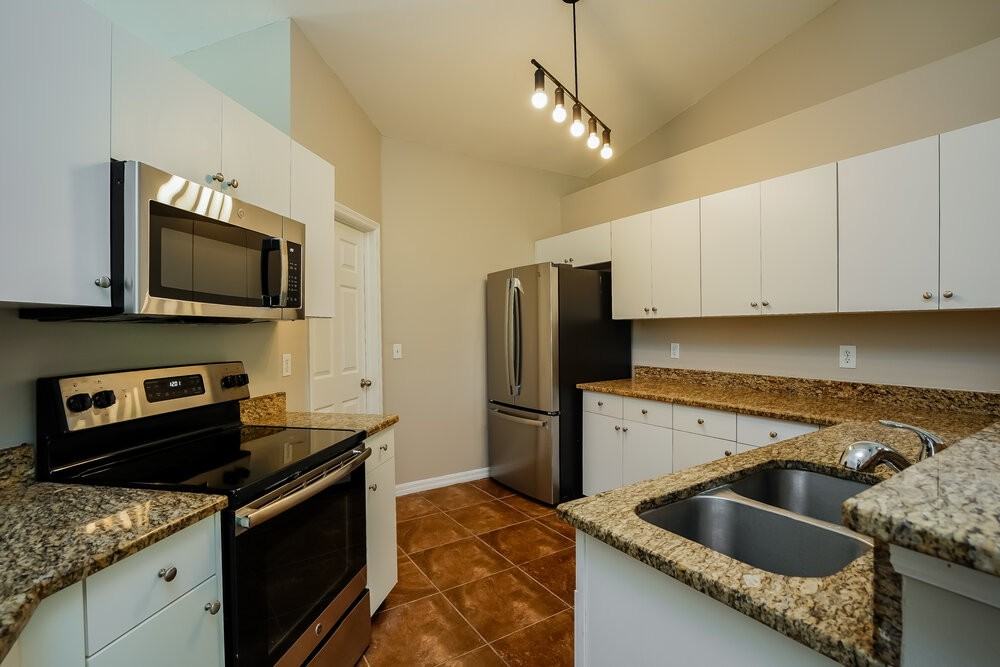 218 Sw 11th Ave - Photo 7 of 16