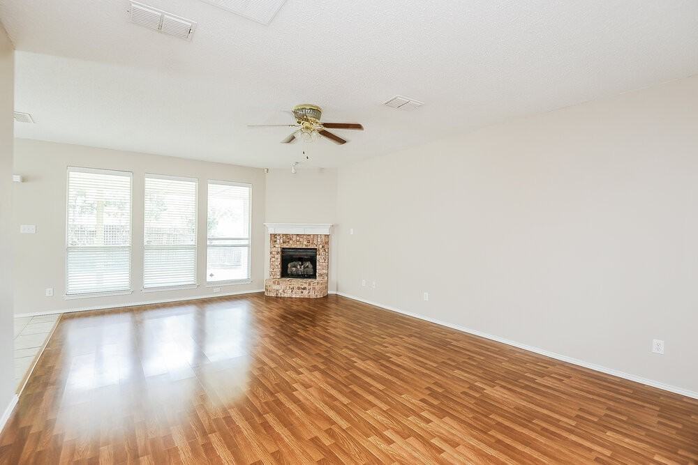 5029 Lodgepole Ln - Photo 4 of 16
