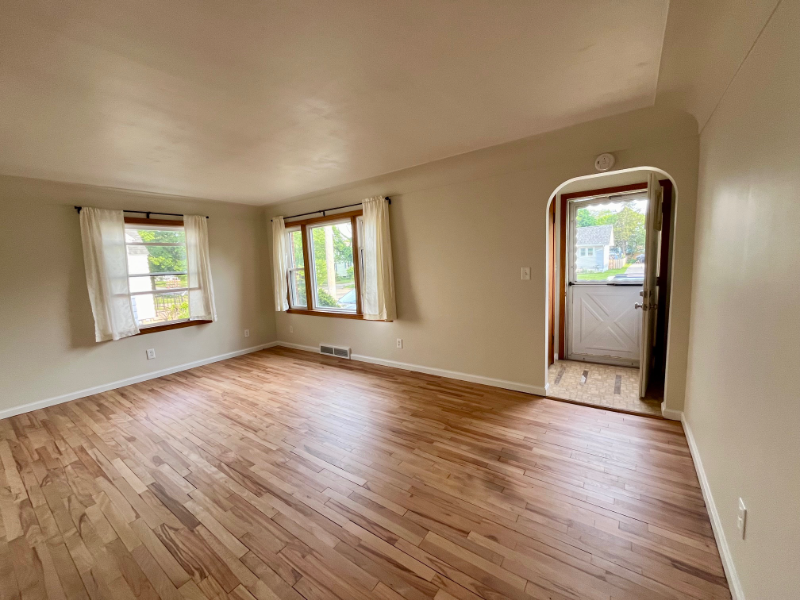 935 Colfax Ave - Photo 5 of 16