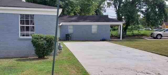 2565 Peres Ave - Photo 3 of 19