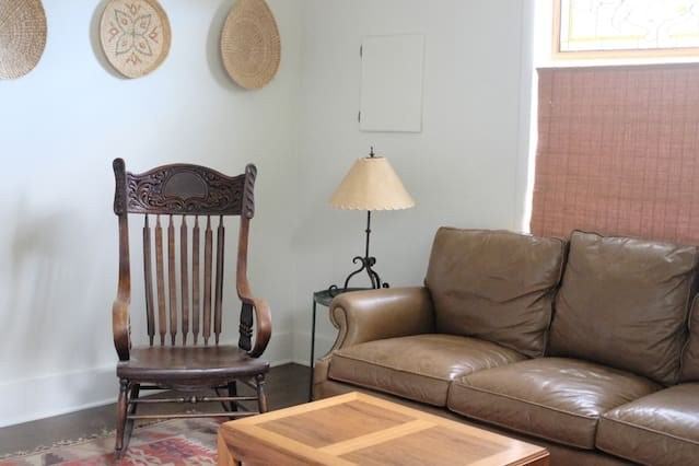 1112 E Clark St - Photo 4 of 10