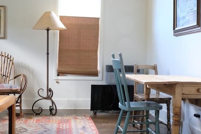 1112 E Clark St - Photo 5 of 10