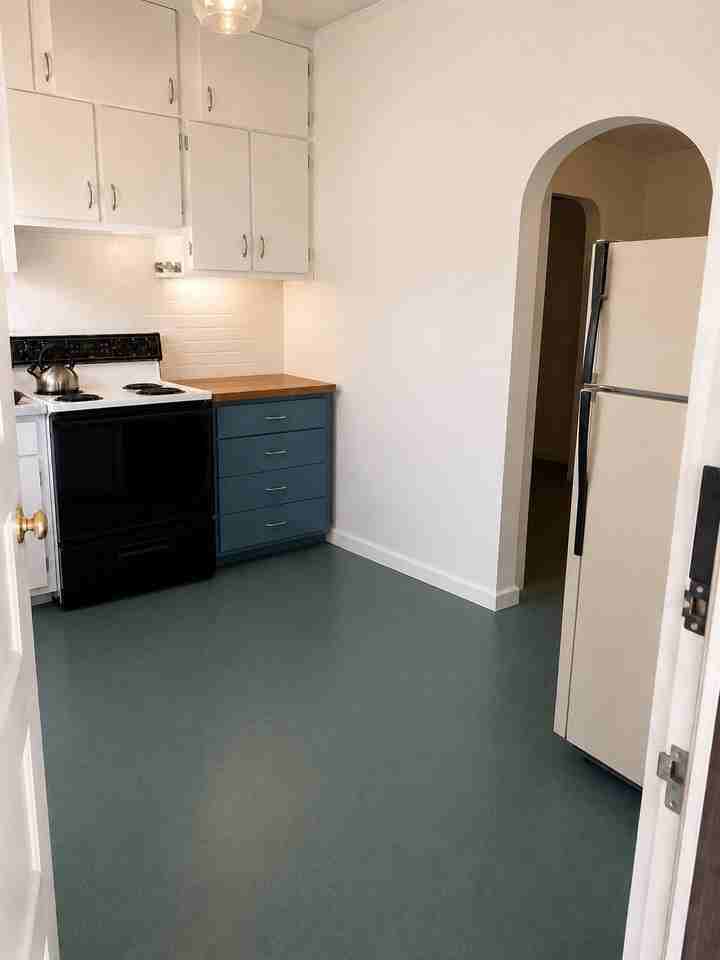 216 W Clark St - Photo 2 of 9