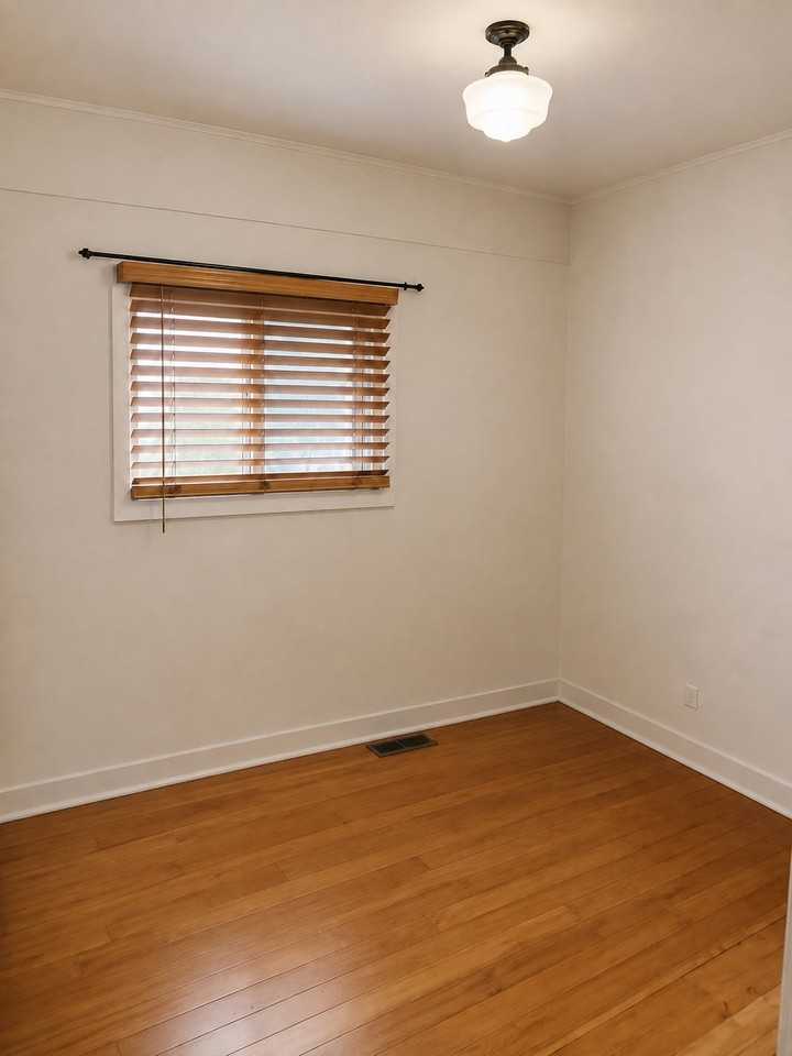 216 W Clark St - Photo 4 of 9