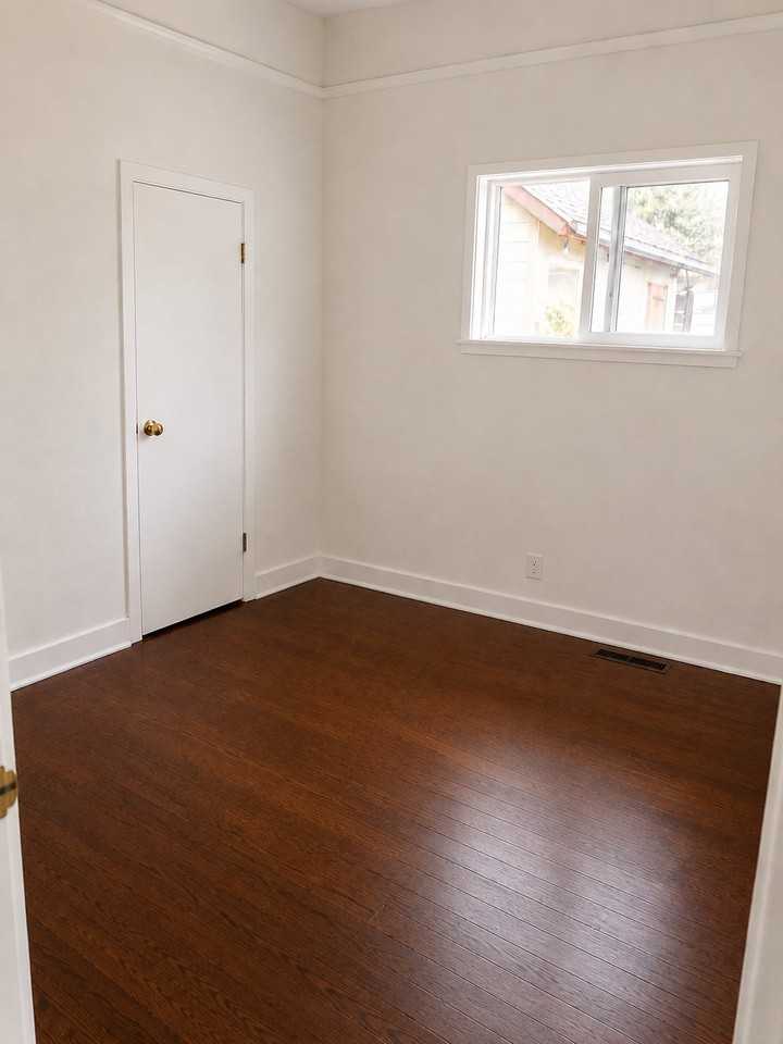 216 W Clark St - Photo 5 of 9