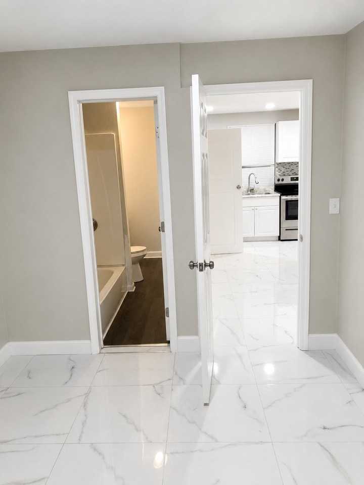 1374 Agnes St #B - Photo 5 of 15