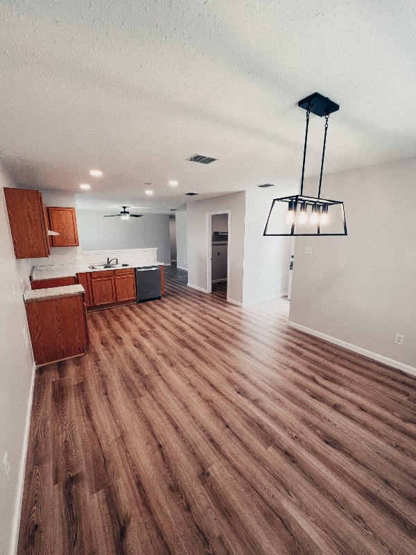 243 Meadowcrest Dr - Photo 3 of 17