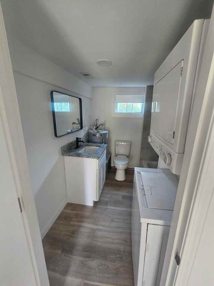 1609 Spratley St #A - Photo 4 of 8