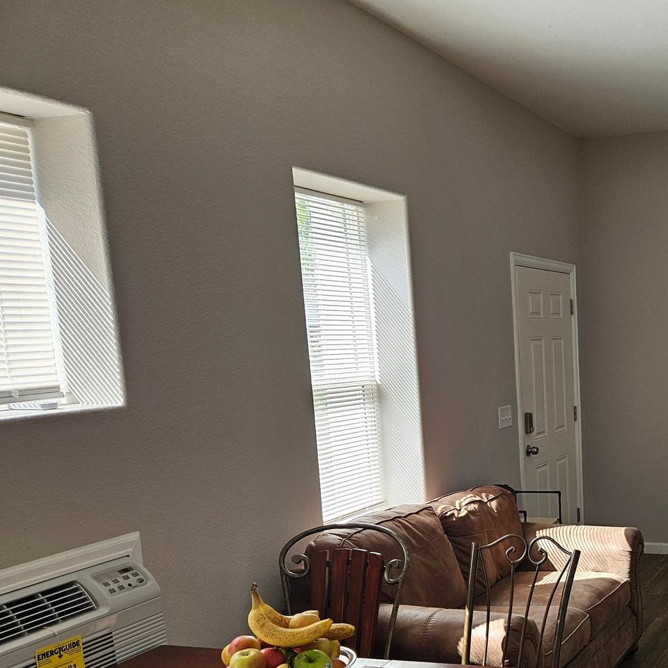 817 E B St #B - Photo 3 of 15