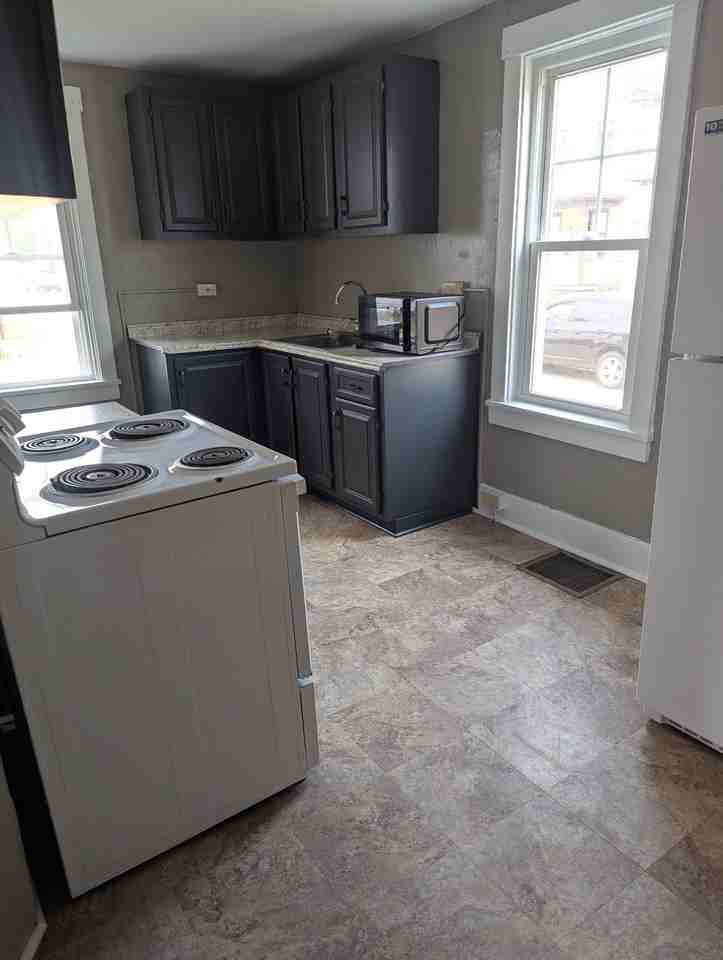 285 14th St - Photo 6 of 14