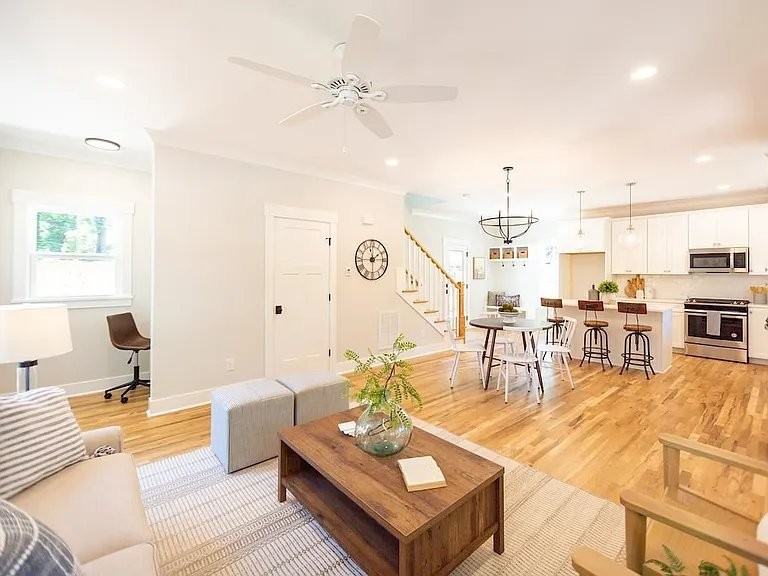 930 Englewood Ave - Photo 2 of 11