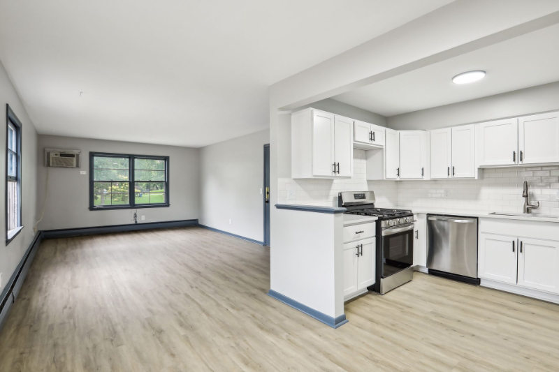 3606 E 34th St #1 - Photo 3 of 15
