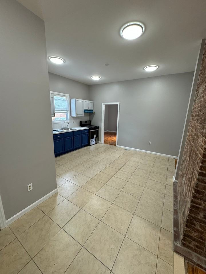 224 S 7th St #1B - Photo 4 of 12