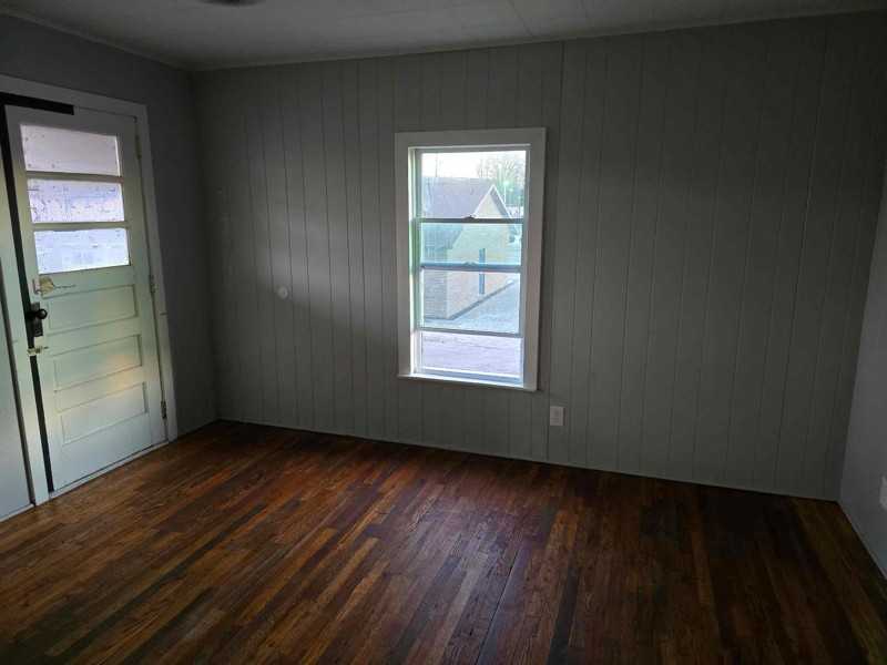 205 Locust St #B - Photo 2 of 6