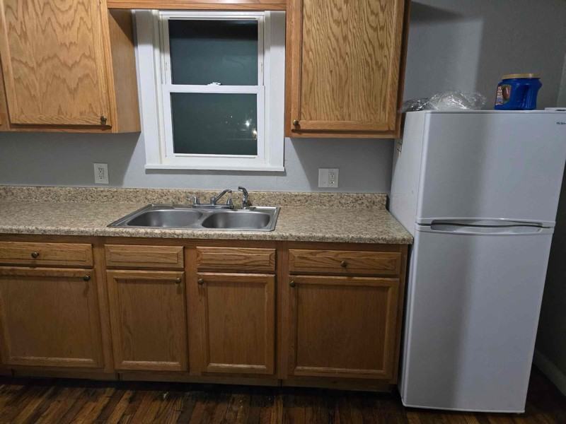 205 Locust St #B - Photo 4 of 6