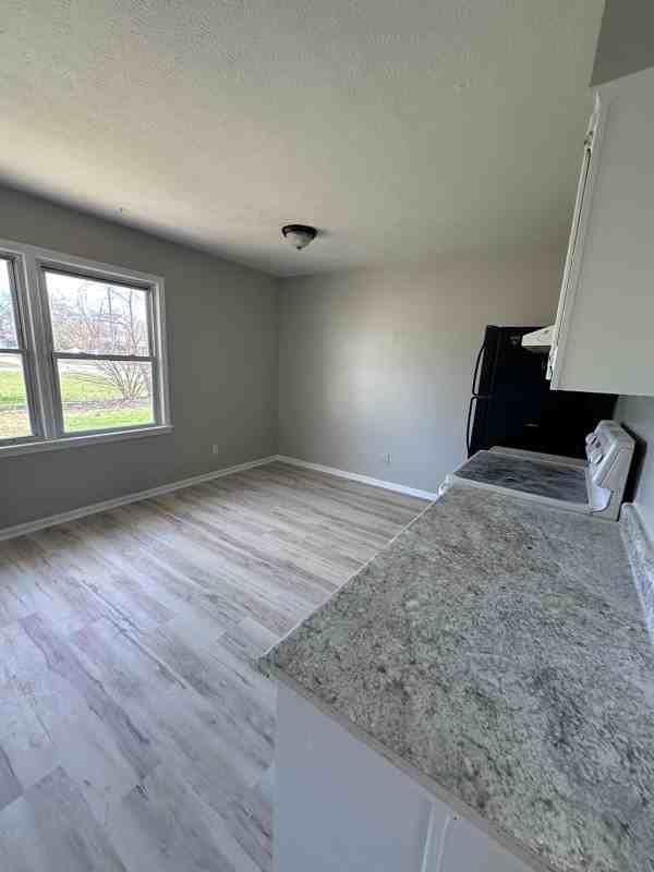 110 Carolina Ave - Photo 6 of 15