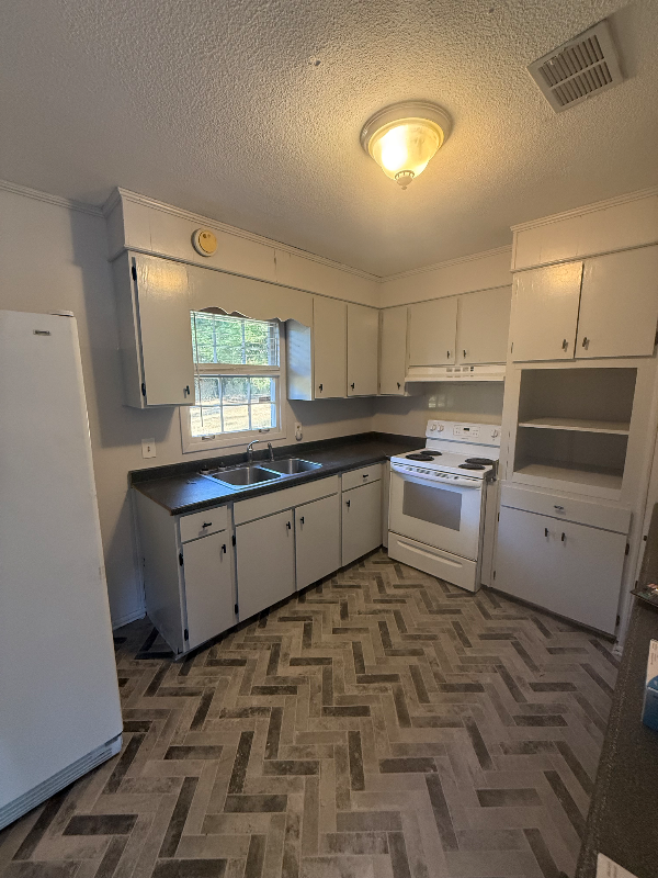 302 Lanier Rd - Photo 7 of 15