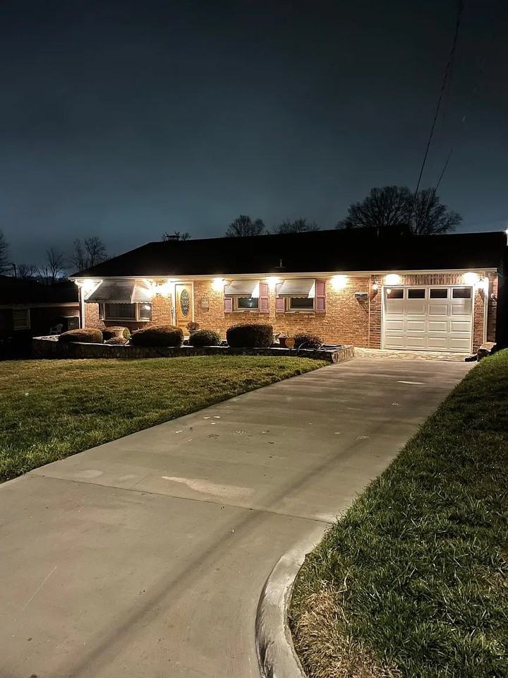 606 Doe St - Photo 2 of 18