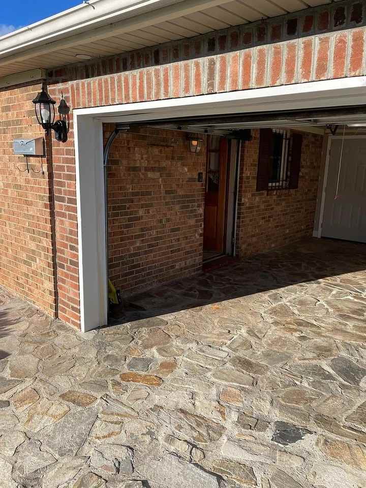 606 Doe St - Photo 3 of 18