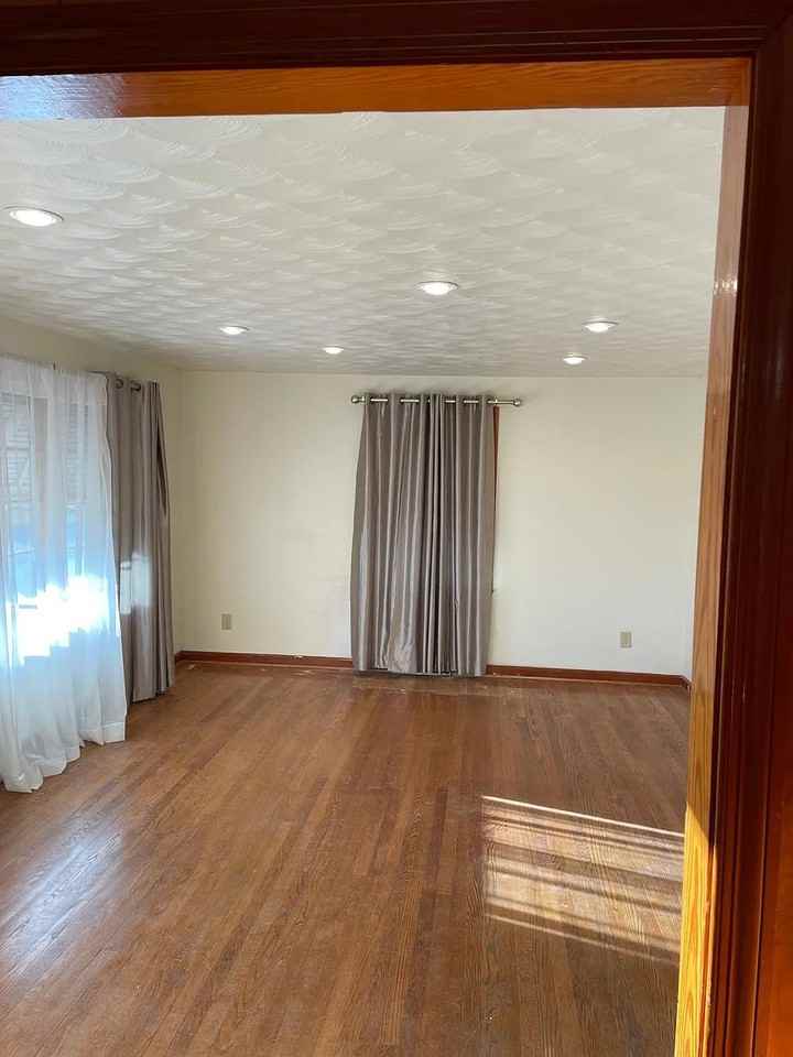 606 Doe St - Photo 5 of 18