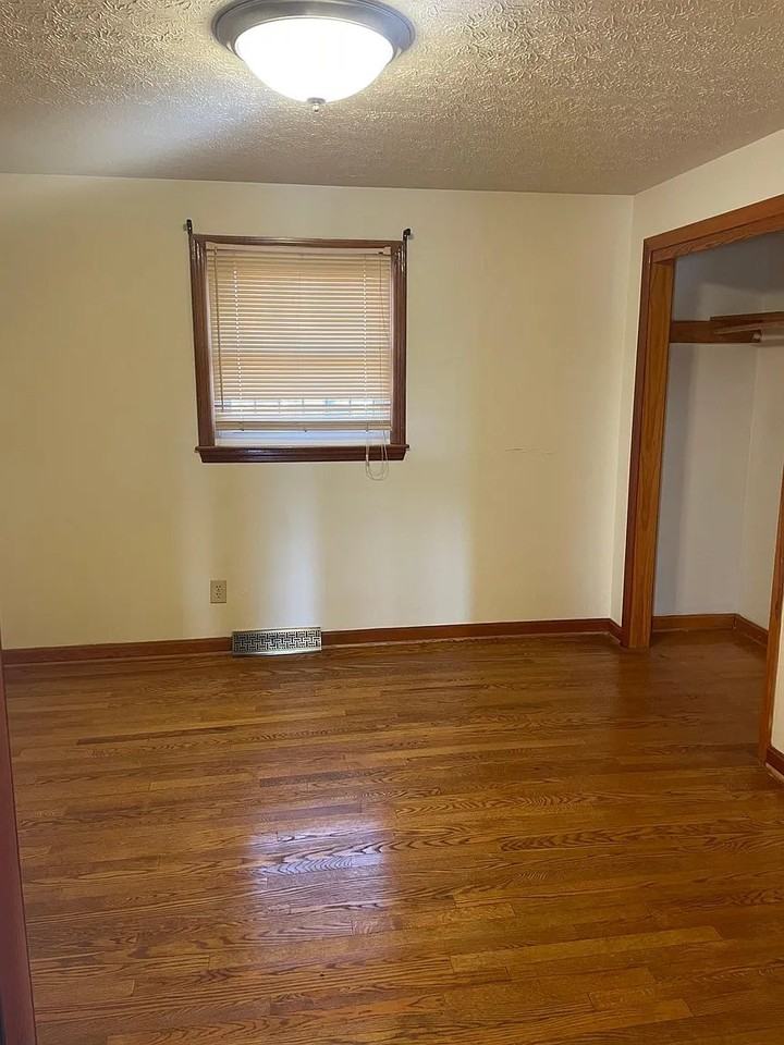606 Doe St - Photo 7 of 18