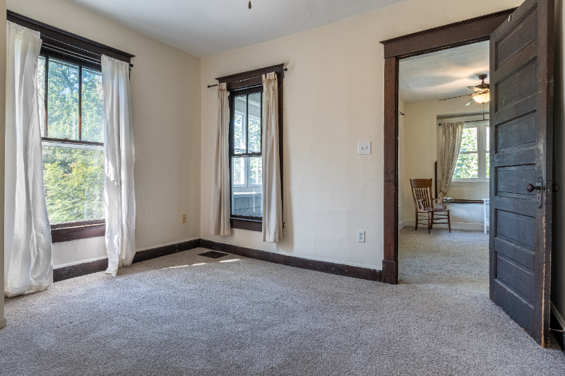 2328 E 16th St - Photo 2 of 16