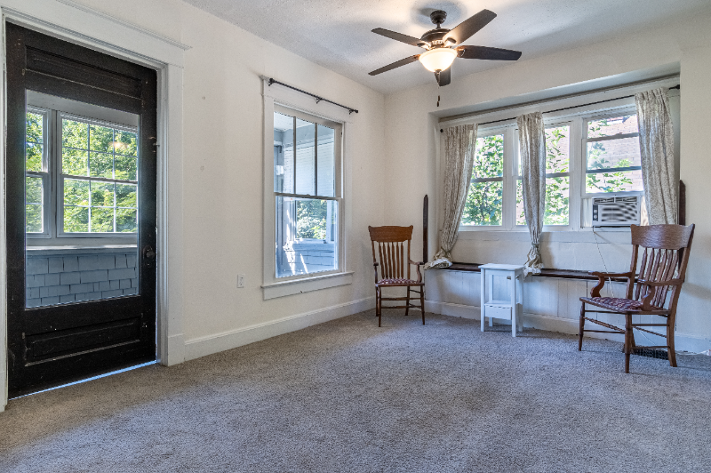 2328 E 16th St - Photo 4 of 16