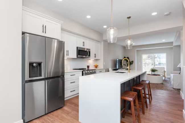 4492 Butterfield Pl - Photo 4 of 18