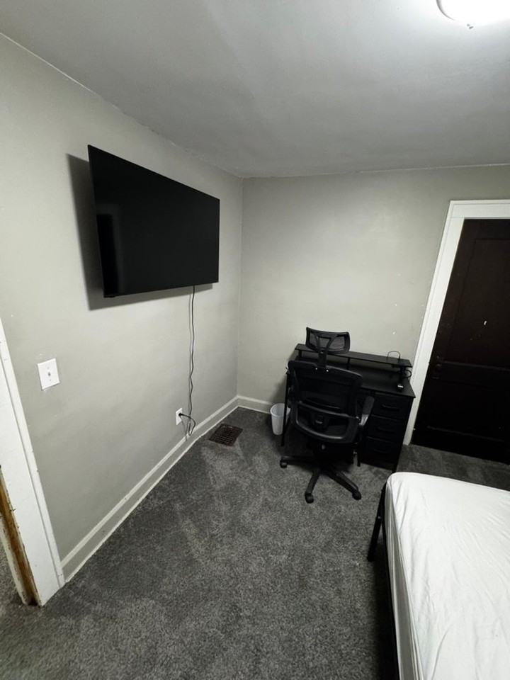 556 N Oxford St #A - Photo 2 of 5