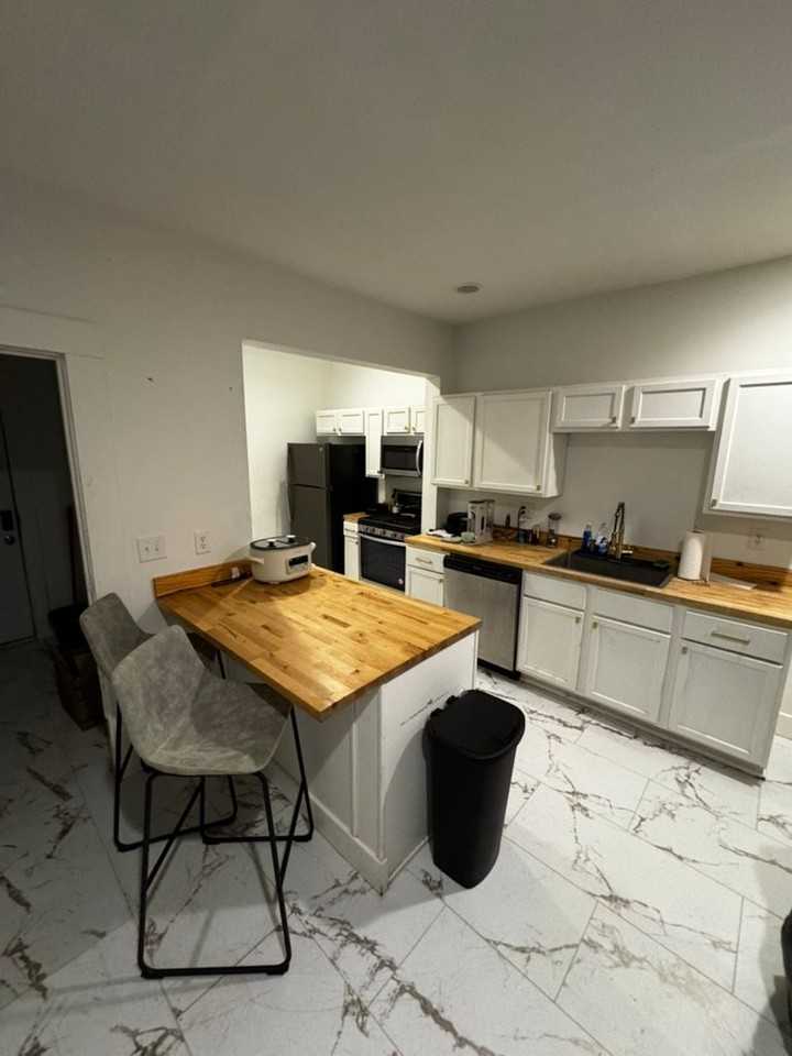 556 N Oxford St #A - Photo 4 of 5