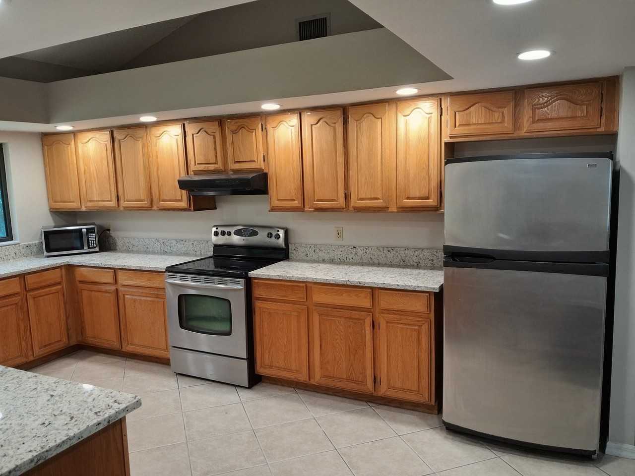 9117 Regents Park Dr - Photo 2 of 9