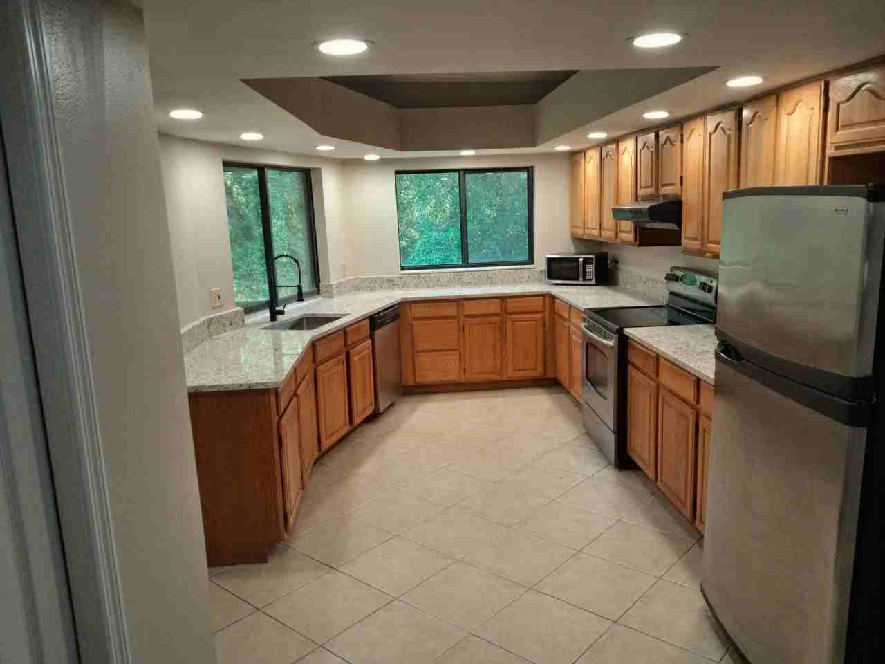 9117 Regents Park Dr - Photo 3 of 9