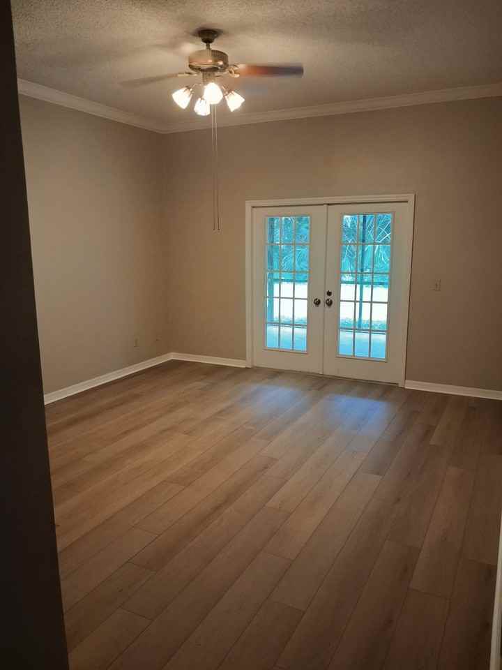 9117 Regents Park Dr - Photo 4 of 9
