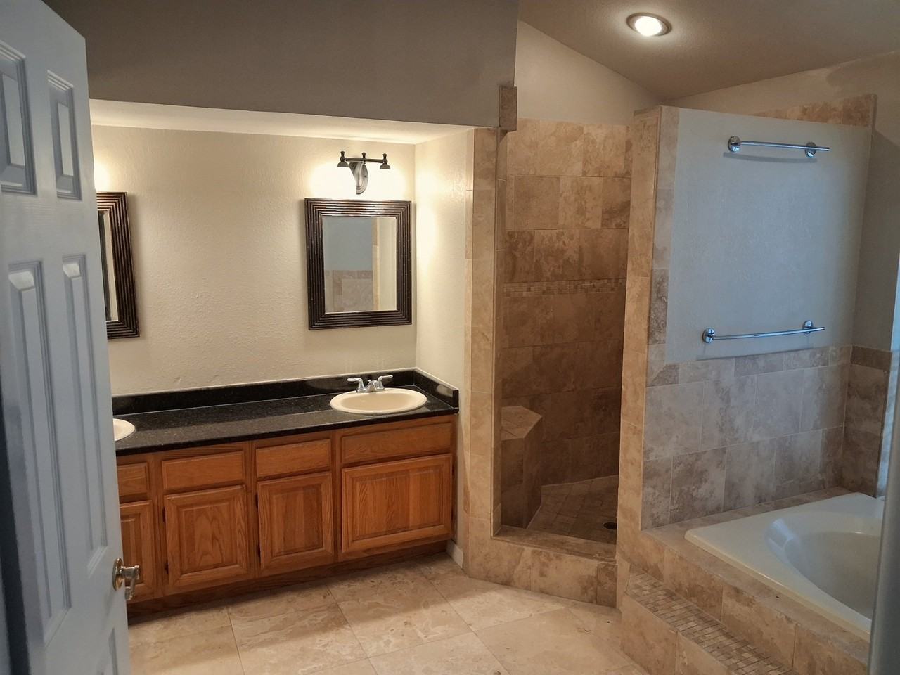 9117 Regents Park Dr - Photo 5 of 9