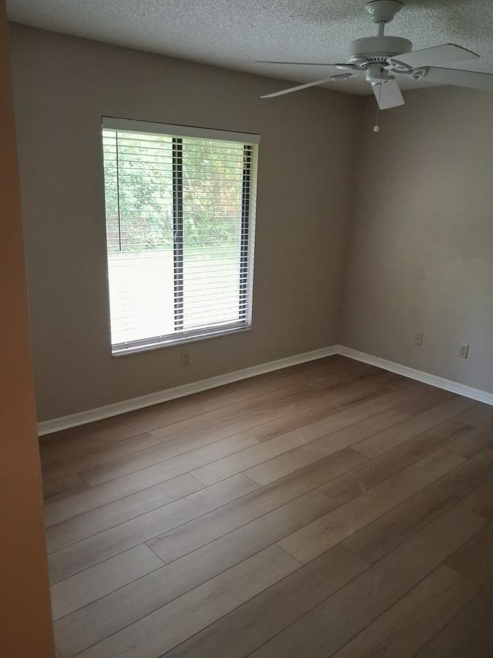 9117 Regents Park Dr - Photo 7 of 9